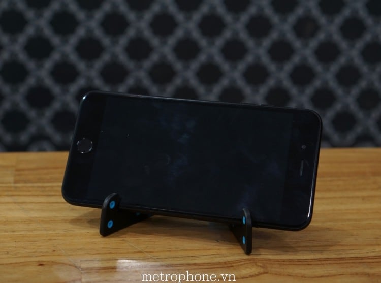 Kệ để bàn V-shaped cho điện thoại / Máy tính bảng - Metrophone.vn