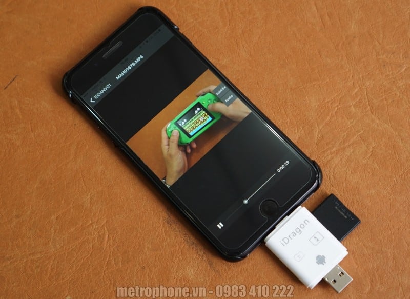 Đầu đọc thẻ nhớ cho IPhone IPad - Metrophone.vn