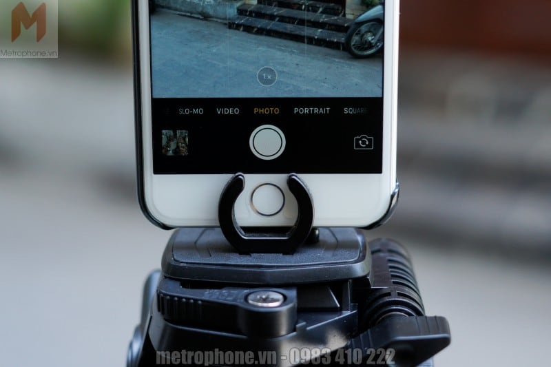 Kẹp điện thoại máy tính bảng lên chân máy ảnh - Metrophone.vn