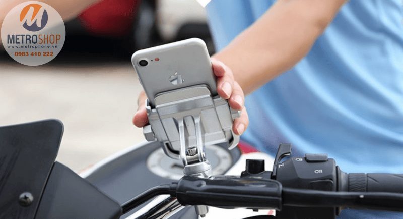 Giá đỡ điện thoại trên xe máy mô tô - Metrophone.vn