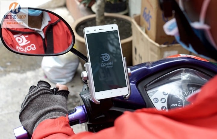 Giá điện thoại gắn chân kính xe máy MOTOWOLF - Metrophone